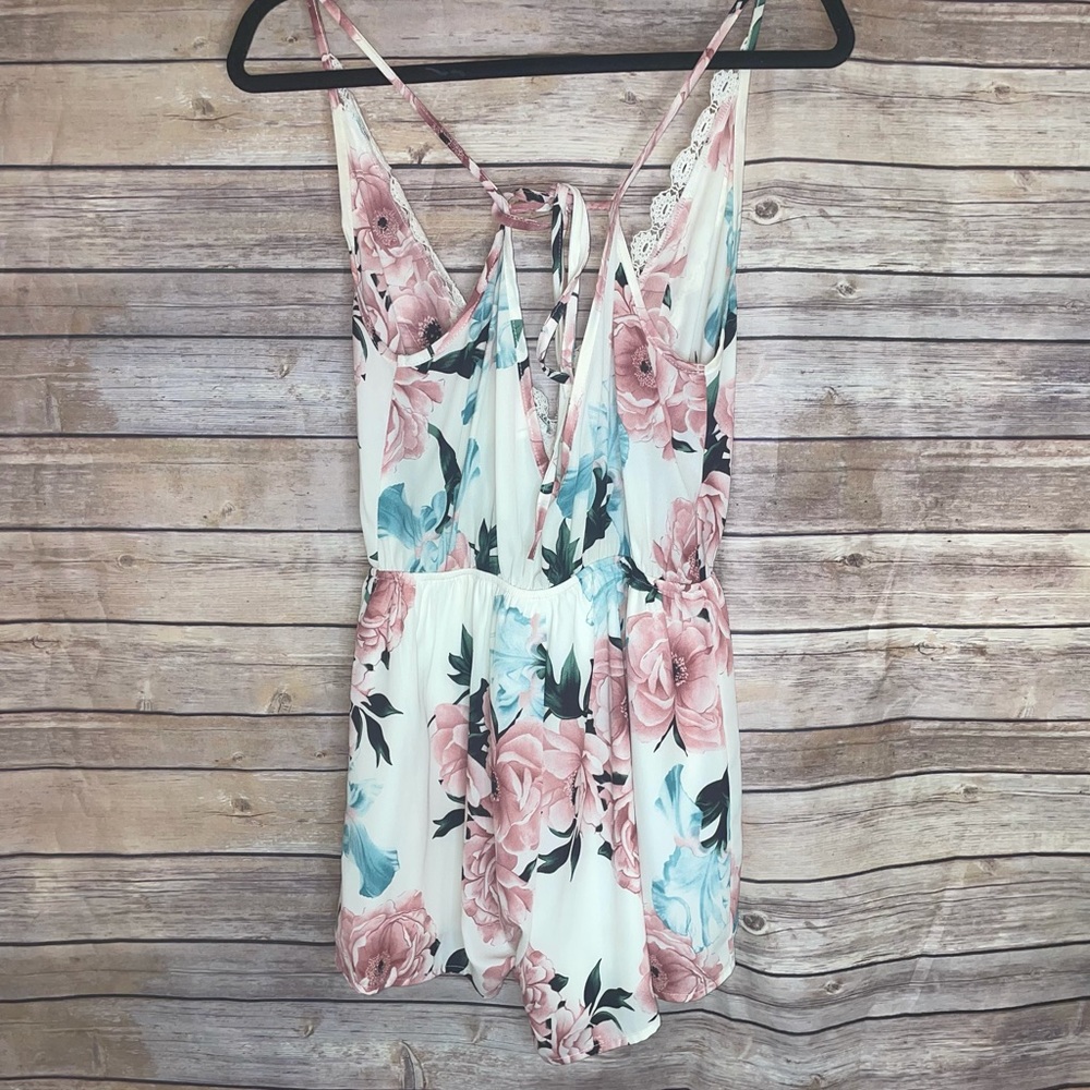 NEW Audrey 3+1 White Floral Romper - Picture 2 of 6